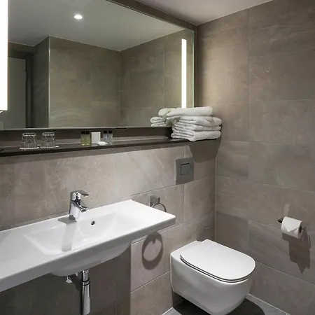 Отель Maldron Kevin Street, 4*