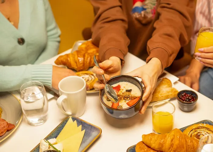 Отель Maldron Kevin Street,